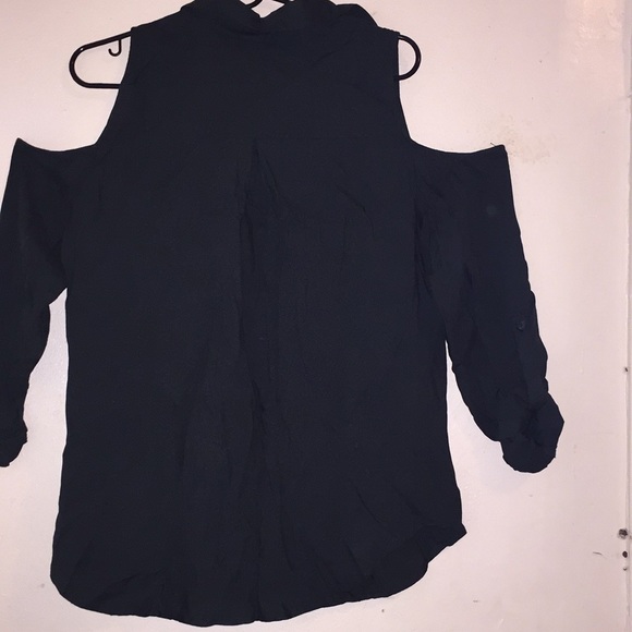 NY&C Medium Green Top, open shoulder👠👛👗 - Picture 8 of 9